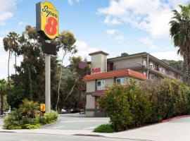 Super 8 by Wyndham San Diego Hotel Circle, hotel em Hotel Circle, San Diego