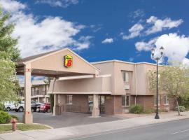 Super 8 by Wyndham St. George UT, hotel di St. George