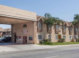 Super 8 by Wyndham Bakersfield South CA, motel in Bakersfield