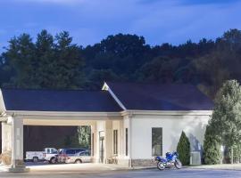 Super 8 by Wyndham Daleville/Roanoke – hotel z parkingiem w mieście Troutville
