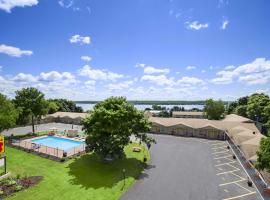 Super 8 by Wyndham Brockville, hotell i Brockville