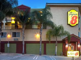 Super 8 by Wyndham Los Angeles Downtown, hotell i Los Angeles