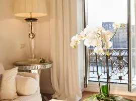 Deluxe Apt-Views to historic Maria Cristina Hotel