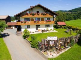 Pension Schuasterhof, hotel rom&acirc;ntico em Bodenmais