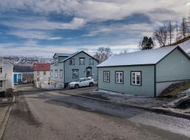 LL Properties - The Old Town Retreat, hotel con bañera de hidromasaje en Akureyri