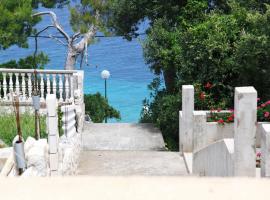 Apartment with Sea View, hotel in Prigradica