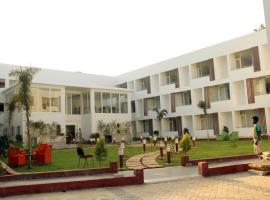 Saaral Resort By Crossway, hotel v destinácii Kuttalam