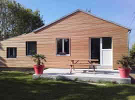 Maison familiale avec jardin au coeur du d day, hotel in Port-en-Bessin-Huppain