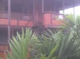 Sunset Guest House & Bar, khách sạn ở Bunaken