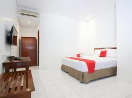 RedDoorz Plus near Alun Alun Selatan 2