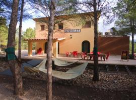 Antiga Estació de Benifallet, guest house in Benifallet