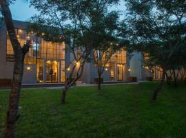 The Cubes, hotel with pools in Lusaka