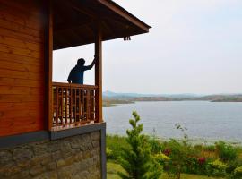 LakeRose Wayanad Resort، فندق سبا في Ambalavayal