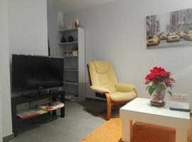 COZY APARTAMENT 10 MINUTES FROM THE HEART OF MADRID, cheap hotel in Madrid