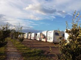 Camp Salaš Farma 47 Čenej, מלון בČenej