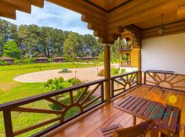 Сосновая Роща, hotel v destinaci Chalovani