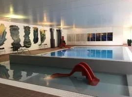 Vesterland Feriepark Hytter, hotell og leikeland