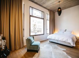 Charlie's Bed & Breakfast, hotel cerca de Museum of Contemporary Art Antwerp, Amberes