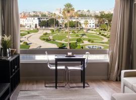 BEACHFRONT Cascais,Estoril Apartment, отель в Эшториле