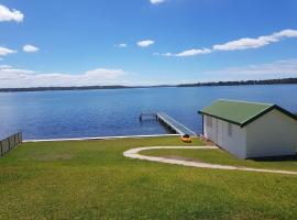 The Lake Escape, hotel Wyee Point kikötő környékén Mannering Park városában