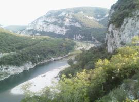 gîte en sud Ardèche – hotel w mieście Ruoms