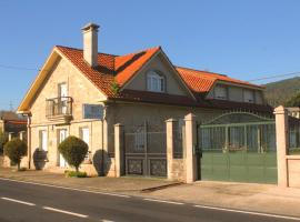 Casa rural agro da moa, country house in As Mirans