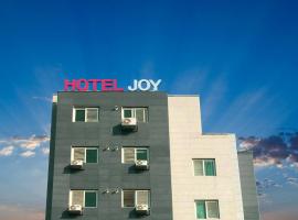 Hotel Joy near Camp Humphres, hótel í Pyeongtaek