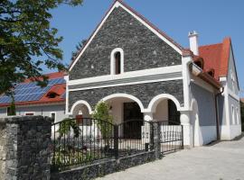 BASALTINA Panzió, hotel blizu znamenitosti Afrika Museum, Balatonederič