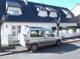 La Caravelle 10 Boulevard Gilbert Longuet – domek wiejski w mieście Arromanches-les-Bains