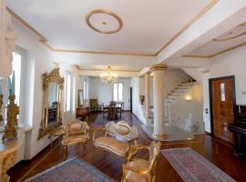 Villa Puccini Bed & Breakfast, bed and breakfast a Lecco