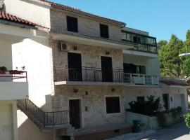 Apartmani Ivona s pogledom na more, ξενοδοχείο σε Podgora