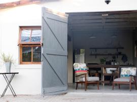Avo&Oak Guesthouse, guest house in George