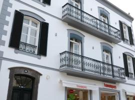 Edificio Charles 103, hotel perto de Marina do Funchal, Funchal