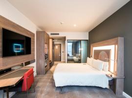 Novotel London Heathrow Airport T1 T2 and T3, hotel in Hillingdon