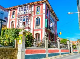 Albergue La Casona Del Peregrino, hostel v mestu Llanes