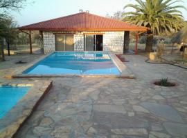 Murangi Travel Lodge, brunarica v mestu Windhoek