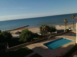 Atico primer linea de mar con piscina en EbreHogar, hotel en Sant Carles de la Ràpita