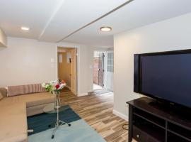 2 Full Bedrooms Basement Apt; 3-Min Walk To Petworth Metro;, hotel en Washington