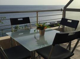 Blue Sea Apartments، بيت عطلات شاطئي في كيبارو