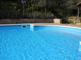 Villa di Castello, hotel dengan kolam renang di Pozzo