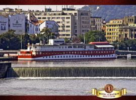 Botel Albatros, hotel in Prague