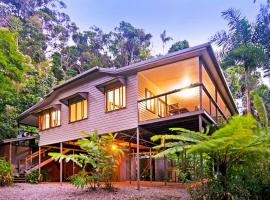 Daintree Magic Holiday House, hotel cu parcare din Cow Bay