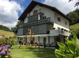 Traumhafte Ferienwohnung mit Pool, povoljni hotel u gradu Steinen