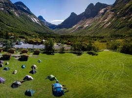 Trollstigen Camping and Gjestegård，翁達爾斯內斯精靈之路附近的飯店