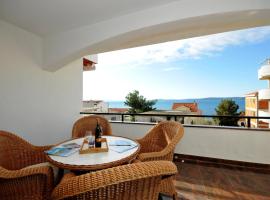 Apartmani Svalina - Seaview and 130m from Beach, hotel in Trogir