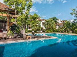 Monserrat Residences, отель с бассейном в городе Лас-Терренас