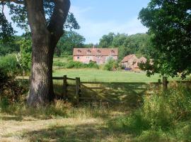 Grove Farm B&B, holiday rental in Newnham