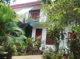 Green Garden Homestay, hotel v destinaci Giritale