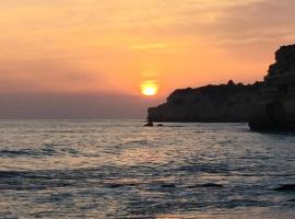 T3 Holiday Cottage near the beach | B111, hotel in Porches