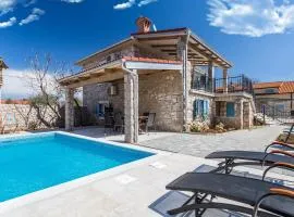 Old Stone House Apartment With A Heated Pool